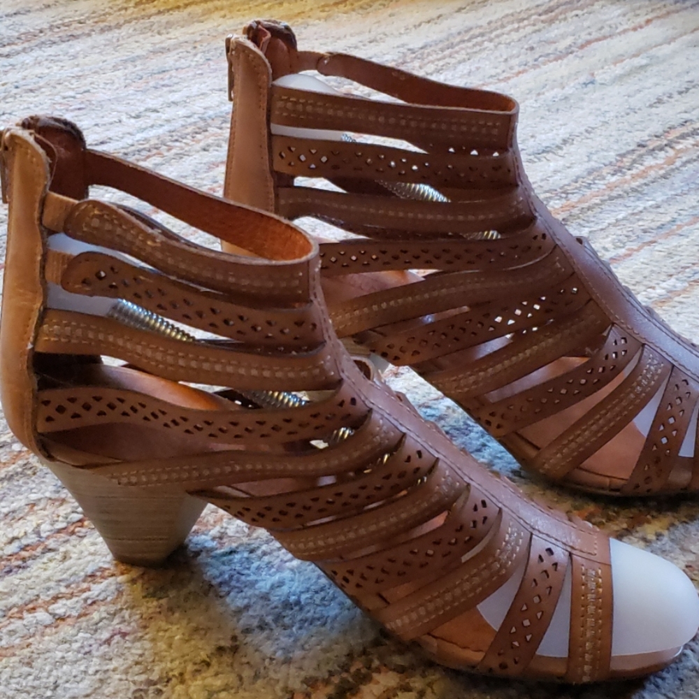 Women's Pikolonos leather gladiator sandals